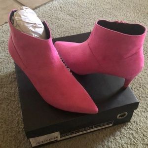 💕Pink suede booties 💕